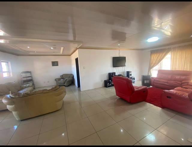 4 BEDROOM HOUSE FOR SALE IN AERORAND